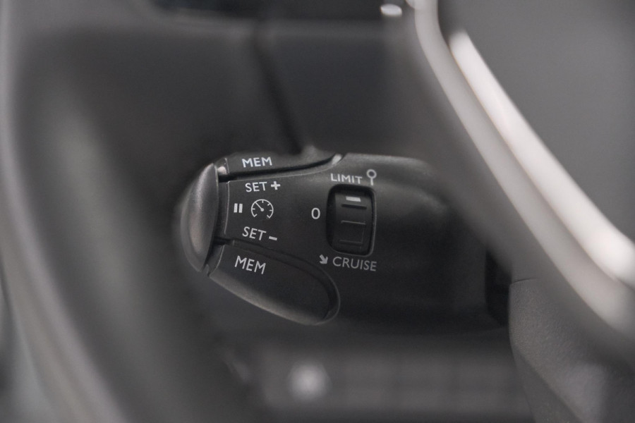 Peugeot e-208 EV Active Pack 50 kWh | SOH 91,3% | 11 KW LADER | IJSKOUDE Climate Control | Parkeersensoren | Apple Carplay