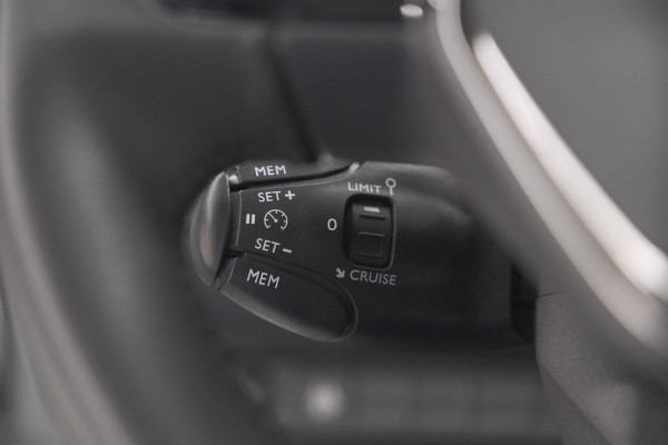 Peugeot e-208 EV Active Pack 50 kWh | SOH 91,3% | 11 KW LADER | IJSKOUDE Climate Control | Parkeersensoren | Apple Carplay