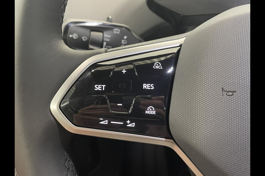 Volkswagen ID.4 Pro Limited Edition 77 kWh Navigatie Apple Carplay/Android Auto Keyless PDC V+A Climate Control DAB+ Lane Assist Adaptieve Cruise control Velours / Alcantara bekleding 19" Lichtmetalen Velgen
