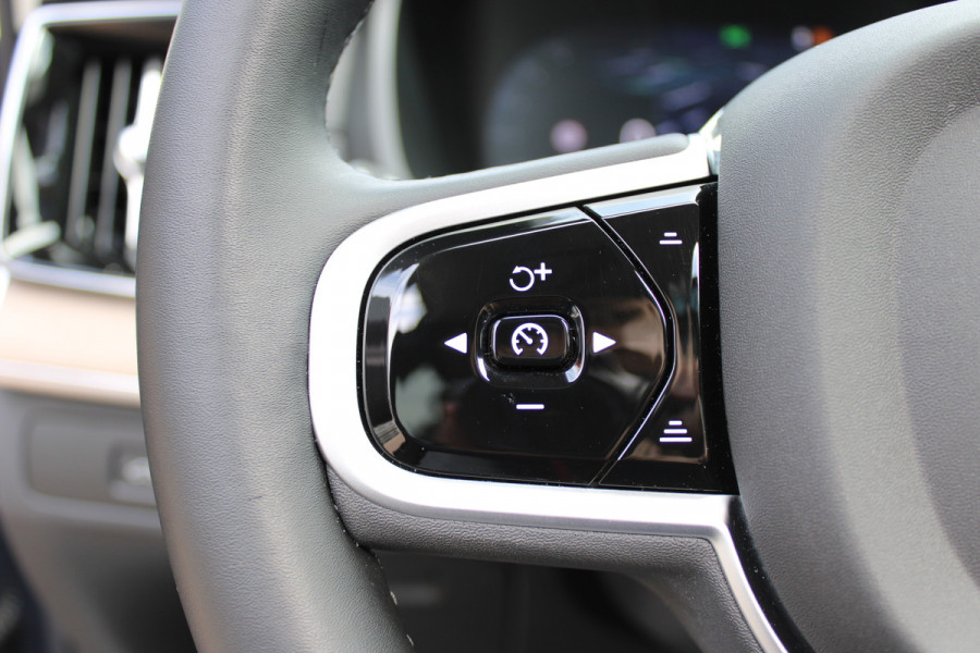Volvo XC90 2.0 T8 Plug-in hybrid AWD Plus Bright | Luchtvering | Trekhaak | Panoramadak | 360 Camera
