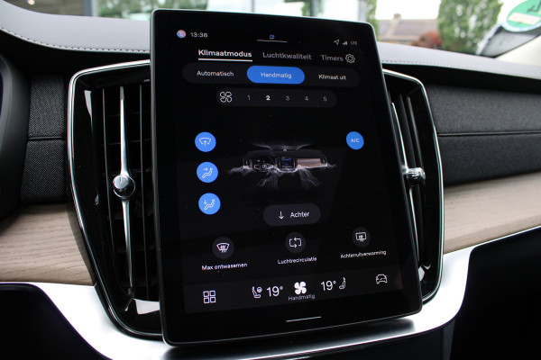 Volvo XC90 2.0 T8 Plug-in hybrid AWD Plus Bright | Luchtvering | Trekhaak | Panoramadak | 360 Camera