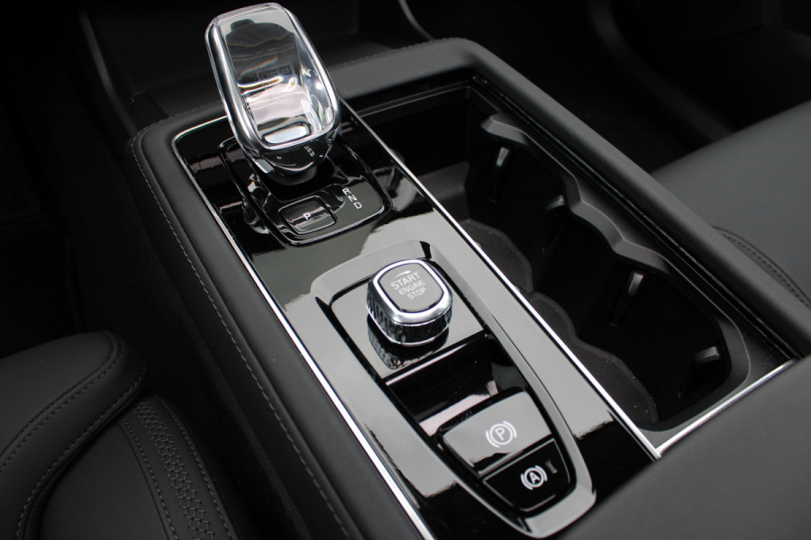 Volvo XC90 2.0 T8 Plug-in hybrid AWD Plus Bright | Luchtvering | Trekhaak | Panoramadak | 360 Camera