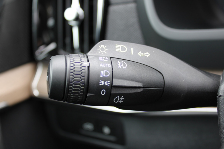 Volvo XC90 2.0 T8 Plug-in hybrid AWD Plus Bright | Luchtvering | Trekhaak | Panoramadak | 360 Camera
