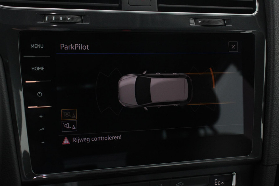Volkswagen Golf e-Golf Edtion Navigatie Apple Carplay/Android auto Bluetooth Adaptieve Cruise Control Lichtmetalen Velgen 17" Parkeer sensoren