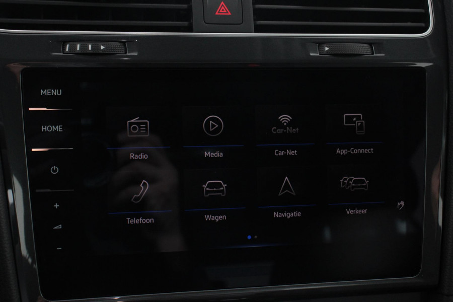 Volkswagen Golf e-Golf Edtion Navigatie Apple Carplay/Android auto Bluetooth Adaptieve Cruise Control Lichtmetalen Velgen 17" Parkeer sensoren