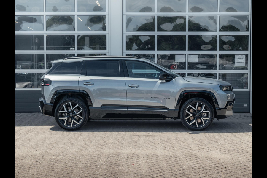 Jeep Compass First Edition 74 kWh | Adapt. Cruise | Camera | Carplay | 20" | Elektr. A-Klep | Navi | Winter Pack | Schuif/Kanteldak | Premium Pack | Conv. Pack | Warmtepomp