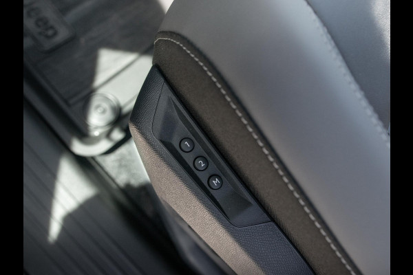 Jeep Compass First Edition 74 kWh | Adapt. Cruise | Camera | Carplay | 20" | Elektr. A-Klep | Navi | Winter Pack | Schuif/Kanteldak | Premium Pack | Conv. Pack | Warmtepomp