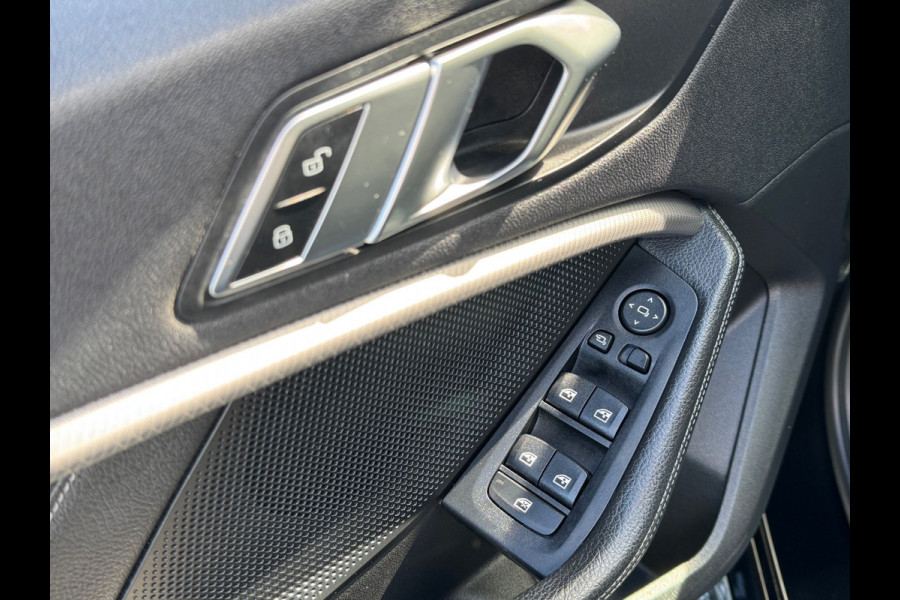 BMW 1-serie 118i AUT. 136PK M-PAKKET SPORT LEDER/CAMERA/NAVI/PANORAMADAK