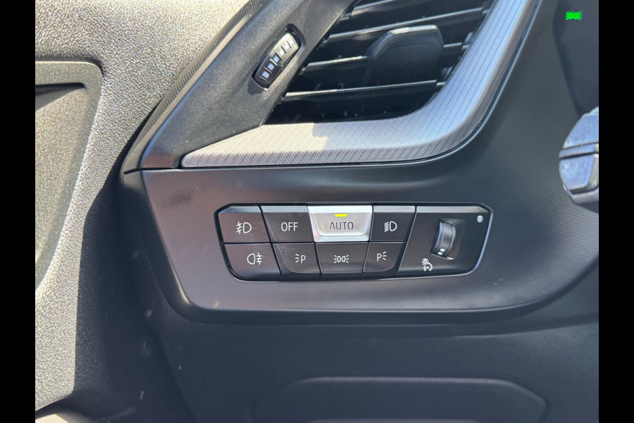 BMW 1-serie 118i AUT. 136PK M-PAKKET SPORT LEDER/CAMERA/NAVI/PANORAMADAK