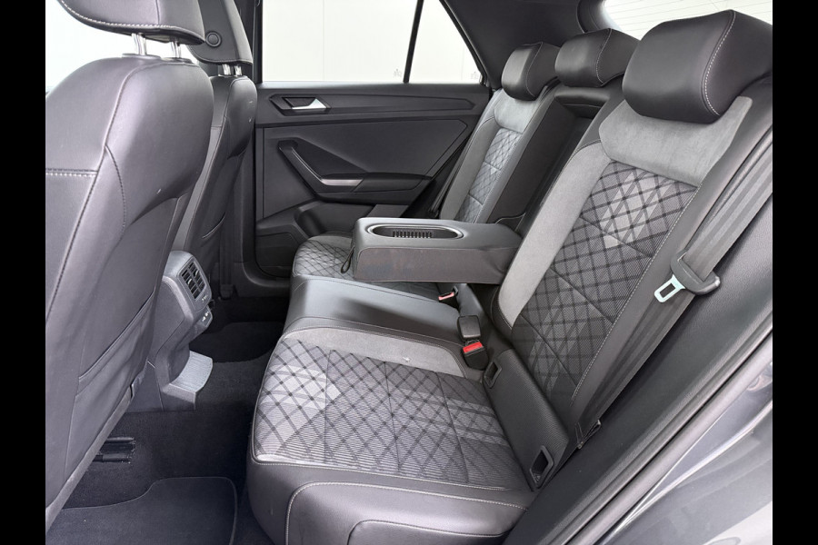 Volkswagen T-Roc 1.5TSI Automaat R-Line Panoramadak Stoelverwarming Adap.Cruise Virtal Cockpit Camera Elek.Achterklep Navi Apple Carplay Android  Keyless Pdc Privacy Glas Lmv Led DAB+ Licht-Regensensor
