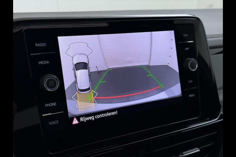 Volkswagen T-Roc 1.5TSI Automaat R-Line Panoramadak Stoelverwarming Adap.Cruise Virtal Cockpit Camera Elek.Achterklep Navi Apple Carplay Android  Keyless Pdc Privacy Glas Lmv Led DAB+ Licht-Regensensor