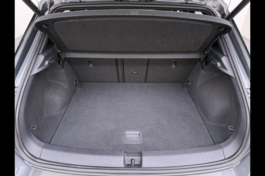 Volkswagen T-Roc 1.5TSI Automaat R-Line Panoramadak Stoelverwarming Adap.Cruise Virtal Cockpit Camera Elek.Achterklep Navi Apple Carplay Android  Keyless Pdc Privacy Glas Lmv Led DAB+ Licht-Regensensor