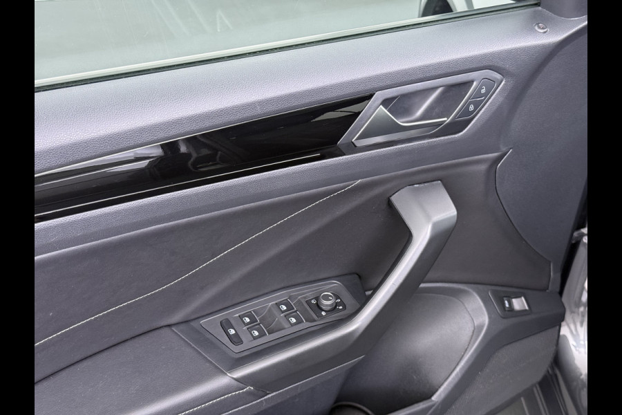 Volkswagen T-Roc 1.5TSI Automaat R-Line Panoramadak Stoelverwarming Adap.Cruise Virtal Cockpit Camera Elek.Achterklep Navi Apple Carplay Android  Keyless Pdc Privacy Glas Lmv Led DAB+ Licht-Regensensor
