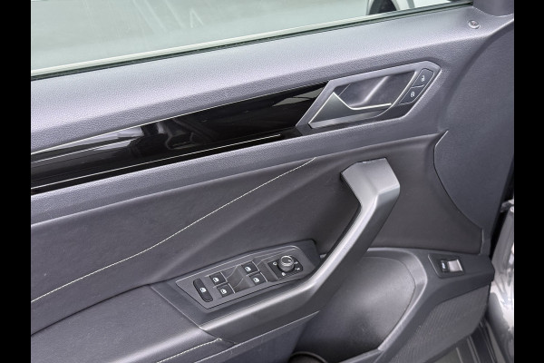 Volkswagen T-Roc 1.5TSI Automaat R-Line Panoramadak Stoelverwarming Adap.Cruise Virtal Cockpit Camera Elek.Achterklep Navi Apple Carplay Android  Keyless Pdc Privacy Glas Lmv Led DAB+ Licht-Regensensor