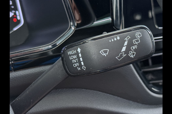 Volkswagen T-Roc 1.5TSI Automaat R-Line Panoramadak Stoelverwarming Adap.Cruise Virtal Cockpit Camera Elek.Achterklep Navi Apple Carplay Android  Keyless Pdc Privacy Glas Lmv Led DAB+ Licht-Regensensor