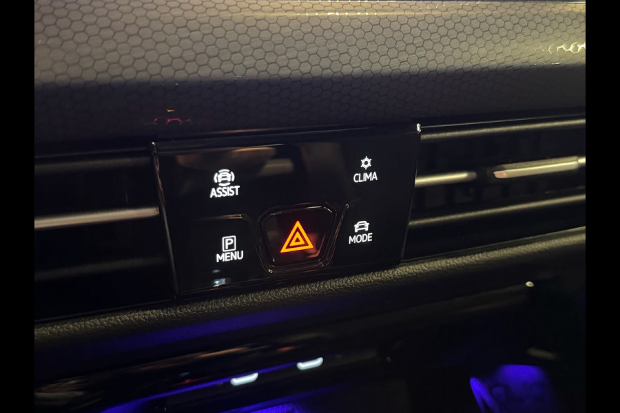 Volkswagen Golf 2.0 TSI GTI Clubsport / Pano / H/K / HUD / Camera / Stuurverwarming / IQ lights / Stoelverwarming / Keyless