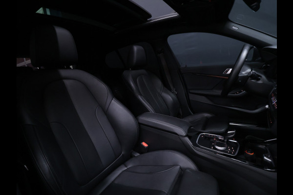 BMW 1-serie 118i M Sport [SCHUIFKANTELDAK, APPLE CARPLAY, ANDROID AUTO, STOELVERWARMING, STUURVERWARMING, ACHTERUITRIJCAMERA, PDC V+A, LED KOPLAMPEN, SPORTSTOELEN, 2-ZONE CLIMATE CONTROL, CRUISE CONTROL, NIEUWSTAAT]