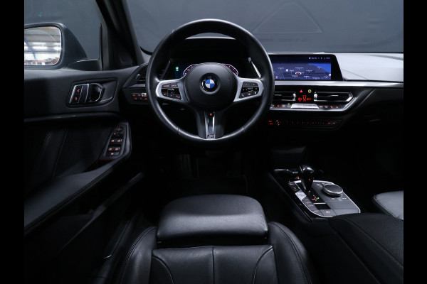 BMW 1-serie 118i M Sport [SCHUIFKANTELDAK, APPLE CARPLAY, ANDROID AUTO, STOELVERWARMING, STUURVERWARMING, ACHTERUITRIJCAMERA, PDC V+A, LED KOPLAMPEN, SPORTSTOELEN, 2-ZONE CLIMATE CONTROL, CRUISE CONTROL, NIEUWSTAAT]