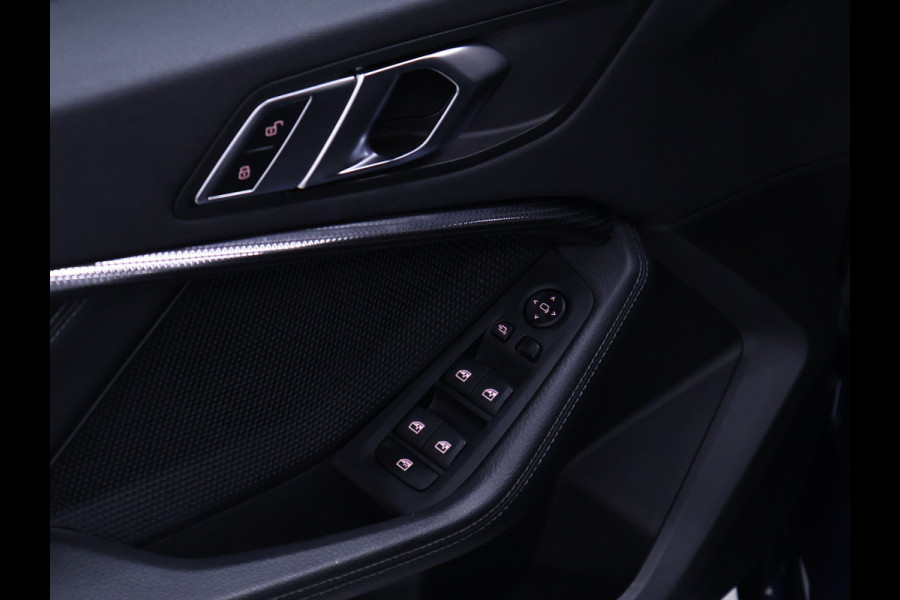 BMW 1-serie 118i M Sport [SCHUIFKANTELDAK, APPLE CARPLAY, ANDROID AUTO, STOELVERWARMING, STUURVERWARMING, ACHTERUITRIJCAMERA, PDC V+A, LED KOPLAMPEN, SPORTSTOELEN, 2-ZONE CLIMATE CONTROL, CRUISE CONTROL, NIEUWSTAAT]