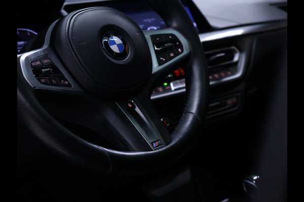 BMW 1-serie 118i M Sport [SCHUIFKANTELDAK, APPLE CARPLAY, ANDROID AUTO, STOELVERWARMING, STUURVERWARMING, ACHTERUITRIJCAMERA, PDC V+A, LED KOPLAMPEN, SPORTSTOELEN, 2-ZONE CLIMATE CONTROL, CRUISE CONTROL, NIEUWSTAAT]