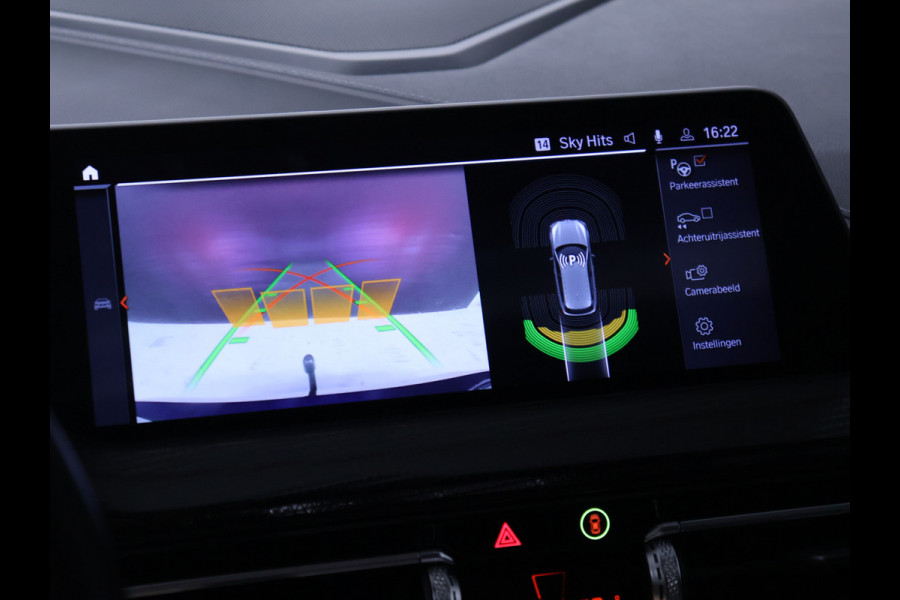 BMW 1-serie 118i M Sport [SCHUIFKANTELDAK, APPLE CARPLAY, ANDROID AUTO, STOELVERWARMING, STUURVERWARMING, ACHTERUITRIJCAMERA, PDC V+A, LED KOPLAMPEN, SPORTSTOELEN, 2-ZONE CLIMATE CONTROL, CRUISE CONTROL, NIEUWSTAAT]
