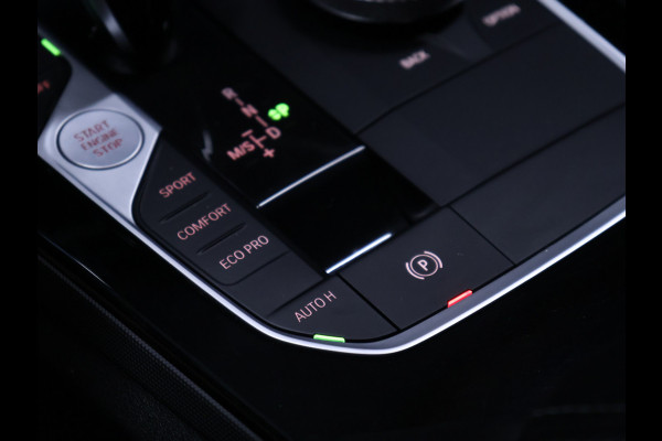 BMW 1-serie 118i M Sport [SCHUIFKANTELDAK, APPLE CARPLAY, ANDROID AUTO, STOELVERWARMING, STUURVERWARMING, ACHTERUITRIJCAMERA, PDC V+A, LED KOPLAMPEN, SPORTSTOELEN, 2-ZONE CLIMATE CONTROL, CRUISE CONTROL, NIEUWSTAAT]