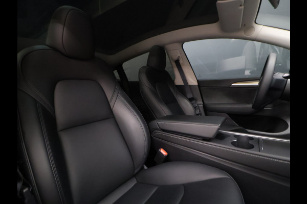 Tesla Model Y RWD 58 kWh [PANORAMADAK, APPLE CARPLAY, ANDROID AUTO, ELEKTRISCHE STOELEN, PDC, CAMERA, STOELVERWARMING, STUURVERWARMING, KEYLESS ENTRY, KEYLESS START, DODEHOEKDETECTIE, CLIMATE CONTROL, NIEUWSTAAT]