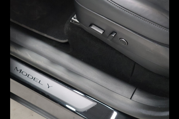 Tesla Model Y RWD 58 kWh [PANORAMADAK, APPLE CARPLAY, ANDROID AUTO, ELEKTRISCHE STOELEN, PDC, CAMERA, STOELVERWARMING, STUURVERWARMING, KEYLESS ENTRY, KEYLESS START, DODEHOEKDETECTIE, CLIMATE CONTROL, NIEUWSTAAT]