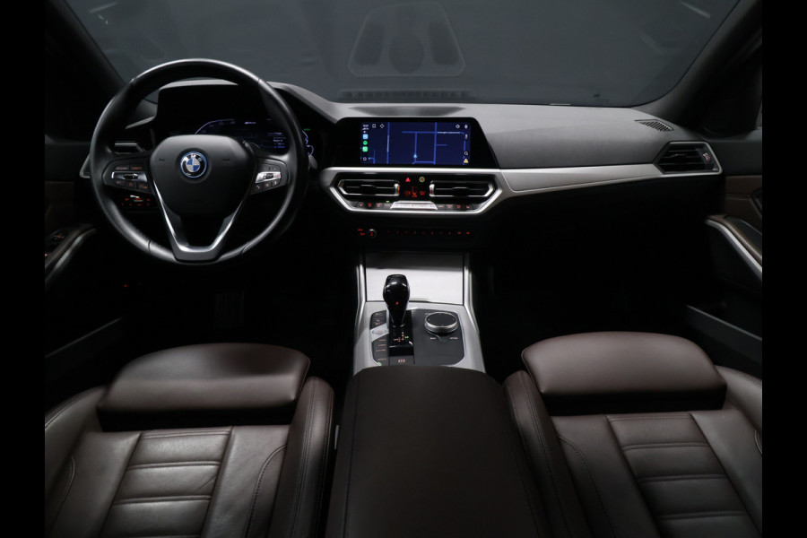 BMW 3 Serie Touring 320e Business Edition Plus [APPLE CARPLAY, ANDROID, TREKHAAK, STOELVERWARMING, CRUISE, ELEKTRISCHE ACHTERKLEP, DIGITAL DASH, NAVIGATIE, NIEUWSTAAT]
