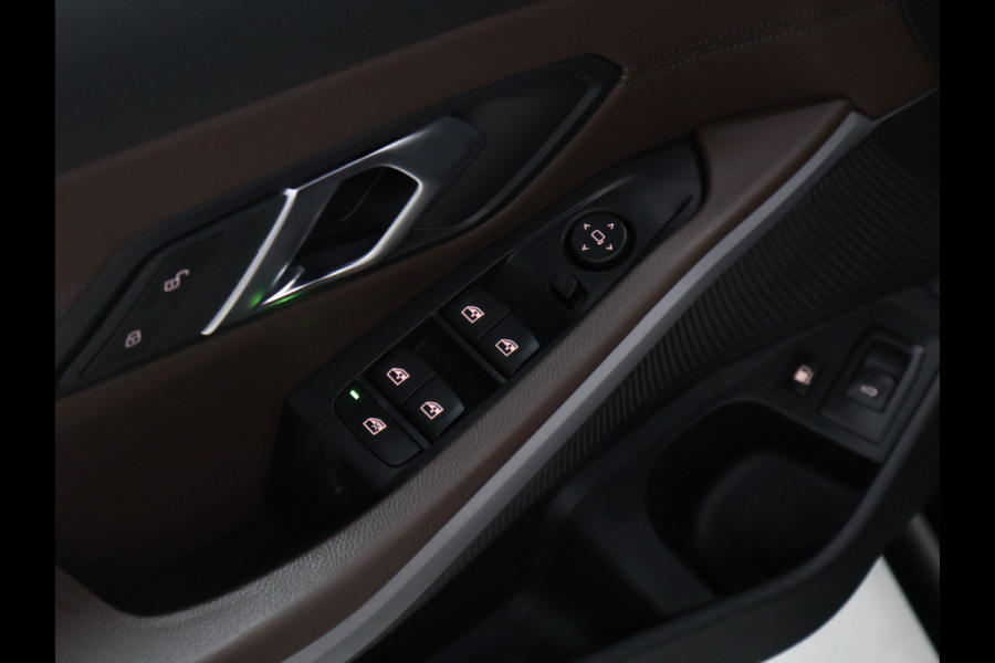 BMW 3 Serie Touring 320e Business Edition Plus [APPLE CARPLAY, ANDROID, TREKHAAK, STOELVERWARMING, CRUISE, ELEKTRISCHE ACHTERKLEP, DIGITAL DASH, NAVIGATIE, NIEUWSTAAT]