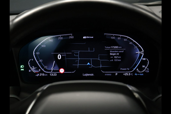 BMW 3 Serie Touring 320e Business Edition Plus [APPLE CARPLAY, ANDROID, TREKHAAK, STOELVERWARMING, CRUISE, ELEKTRISCHE ACHTERKLEP, DIGITAL DASH, NAVIGATIE, NIEUWSTAAT]