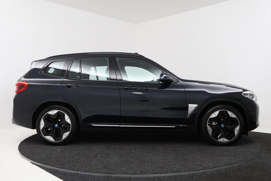 BMW iX3 High Executive 80 kWh (PANO, 360 CAMERA, H/K AUDIO, SFEERVERLICHTING, ADAPTIVE CRUISE, TREKHAAK WEGKLAPBAAR, AUTOPILOT)