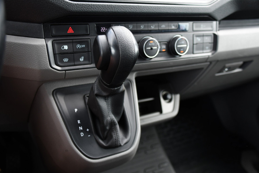 Volkswagen Crafter 35 2.0 TDI L3H3 4Motion Black Edition Full options! Adaptieve Cruise, Camera, Carplay, Stoelverwarming, LED, 4x4, Automaat, 177pk, Clima, Trekhaak, Uniek!