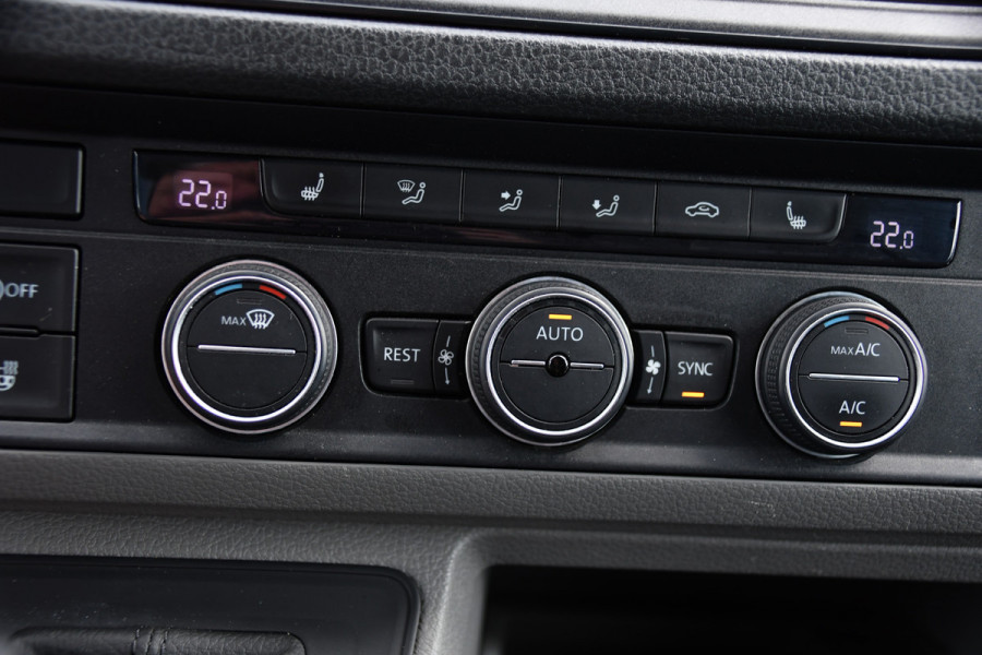 Volkswagen Crafter 35 2.0 TDI L3H3 4Motion Black Edition Full options! Adaptieve Cruise, Camera, Carplay, Stoelverwarming, LED, 4x4, Automaat, 177pk, Clima, Trekhaak, Uniek!