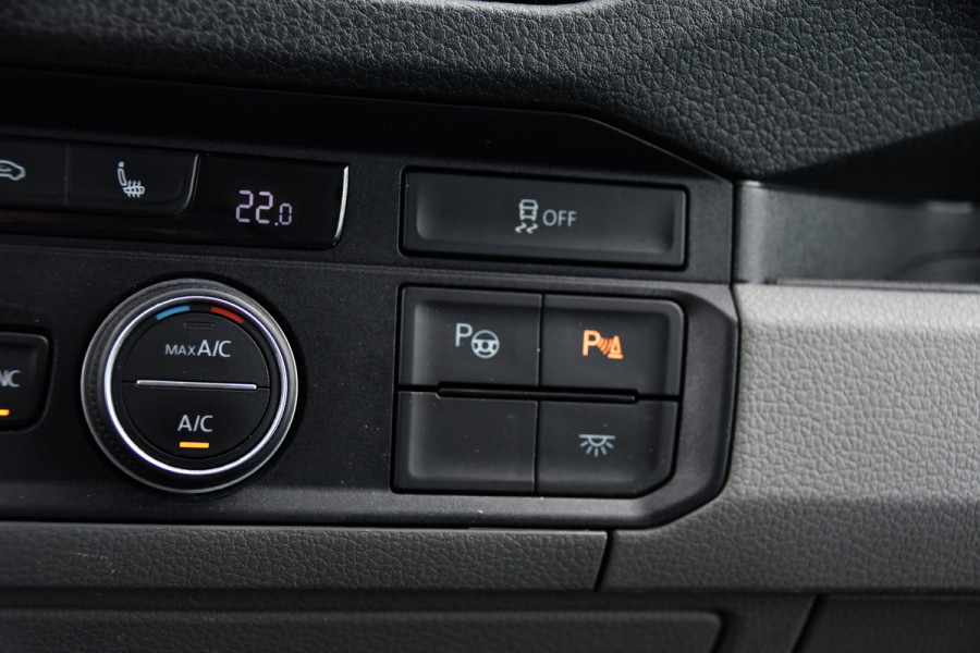 Volkswagen Crafter 35 2.0 TDI L3H3 4Motion Black Edition Full options! Adaptieve Cruise, Camera, Carplay, Stoelverwarming, LED, 4x4, Automaat, 177pk, Clima, Trekhaak, Uniek!