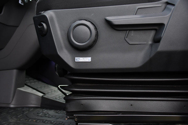 Volkswagen Crafter 35 2.0 TDI L3H3 4Motion Black Edition Full options! Adaptieve Cruise, Camera, Carplay, Stoelverwarming, LED, 4x4, Automaat, 177pk, Clima, Trekhaak, Uniek!