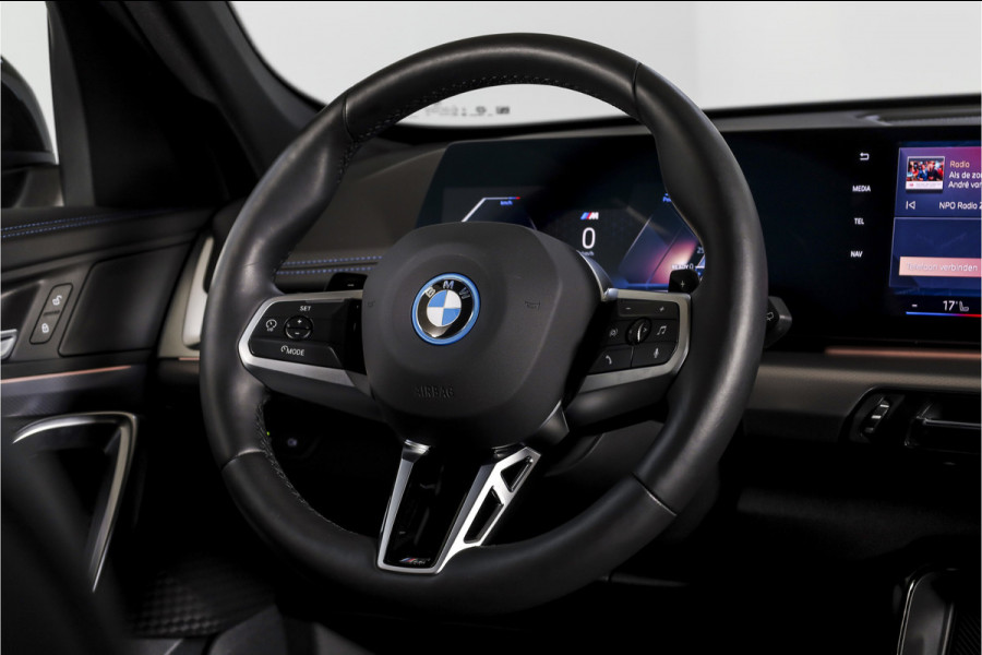 BMW X1 xDrive25e 245 PK | M-Sport | Premium Pack | Cruise | Dig. Cockpit | Stoelverw. | PDC | Camera | NAV+App. Connect | ECC | Elek. Klep | LM 18" | 9072