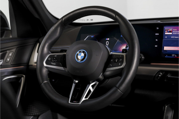 BMW X1 xDrive25e 245 PK | M-Sport | Premium Pack | Cruise | Dig. Cockpit | Stoelverw. | PDC | Camera | NAV+App. Connect | ECC | Elek. Klep | LM 18" | 9072