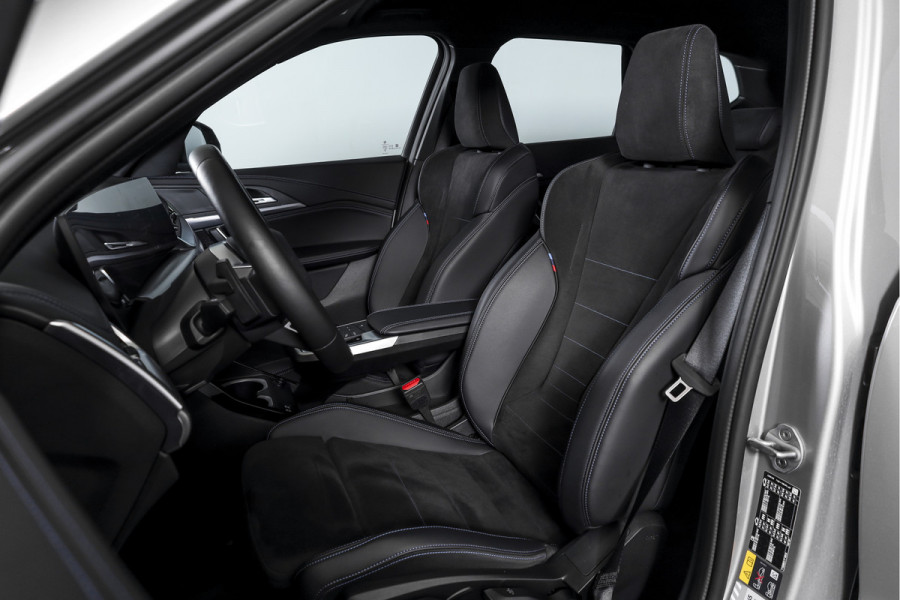 BMW X1 xDrive25e 245 PK | M-Sport | Premium Pack | Cruise | Dig. Cockpit | Stoelverw. | PDC | Camera | NAV+App. Connect | ECC | Elek. Klep | LM 18" | 9072