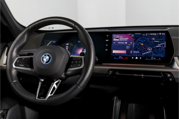 BMW X1 xDrive25e 245 PK | M-Sport | Premium Pack | Cruise | Dig. Cockpit | Stoelverw. | PDC | Camera | NAV+App. Connect | ECC | Elek. Klep | LM 18" | 9072
