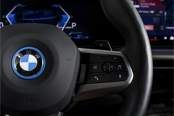 BMW X1 xDrive25e 245 PK | M-Sport | Premium Pack | Cruise | Dig. Cockpit | Stoelverw. | PDC | Camera | NAV+App. Connect | ECC | Elek. Klep | LM 18" | 9072