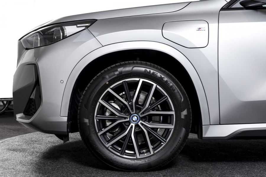 BMW X1 xDrive25e 245 PK | M-Sport | Premium Pack | Cruise | Dig. Cockpit | Stoelverw. | PDC | Camera | NAV+App. Connect | ECC | Elek. Klep | LM 18" | 9072