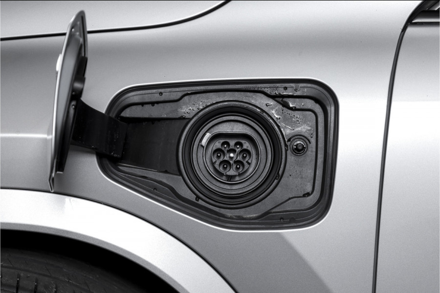 BMW X1 xDrive25e 245 PK | M-Sport | Premium Pack | Cruise | Dig. Cockpit | Stoelverw. | PDC | Camera | NAV+App. Connect | ECC | Elek. Klep | LM 18" | 9072