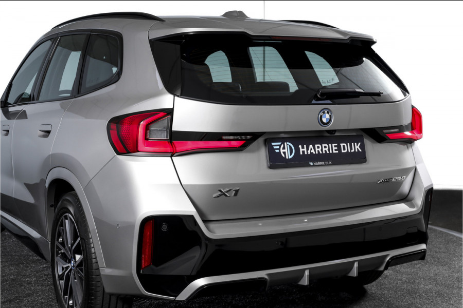 BMW X1 xDrive25e 245 PK | M-Sport | Premium Pack | Cruise | Dig. Cockpit | Stoelverw. | PDC | Camera | NAV+App. Connect | ECC | Elek. Klep | LM 18" | 9072