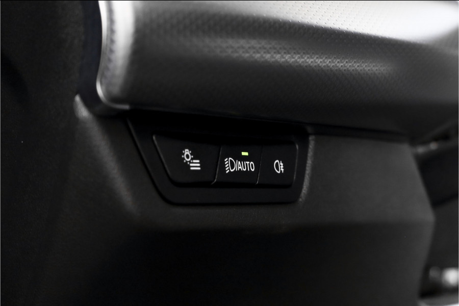 BMW X1 xDrive25e 245 PK | M-Sport | Premium Pack | Cruise | Dig. Cockpit | Stoelverw. | PDC | Camera | NAV+App. Connect | ECC | Elek. Klep | LM 18" | 9072
