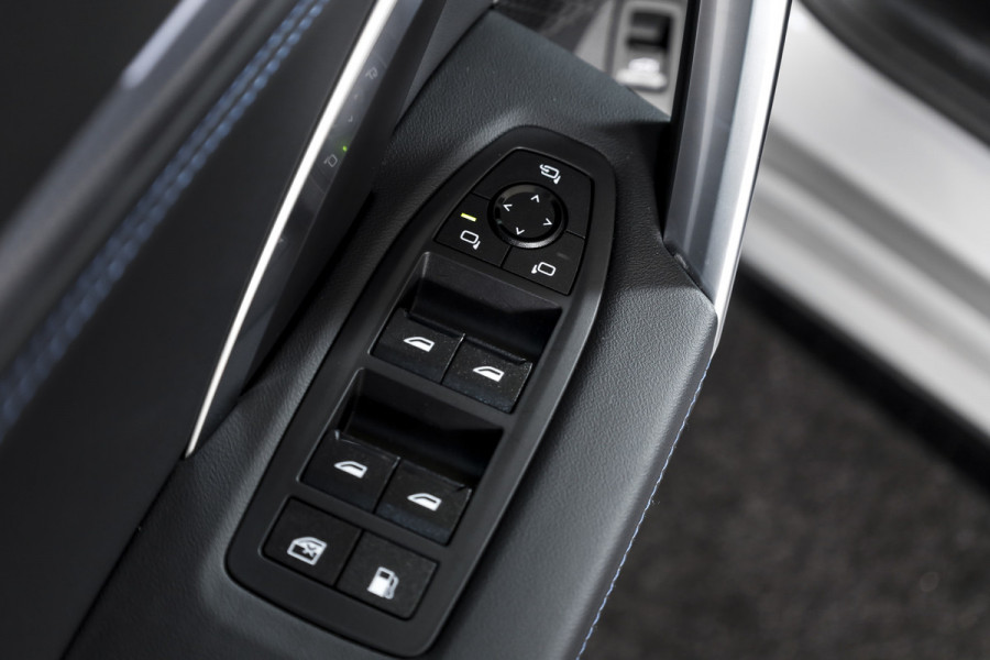 BMW X1 xDrive25e 245 PK | M-Sport | Premium Pack | Cruise | Dig. Cockpit | Stoelverw. | PDC | Camera | NAV+App. Connect | ECC | Elek. Klep | LM 18" | 9072