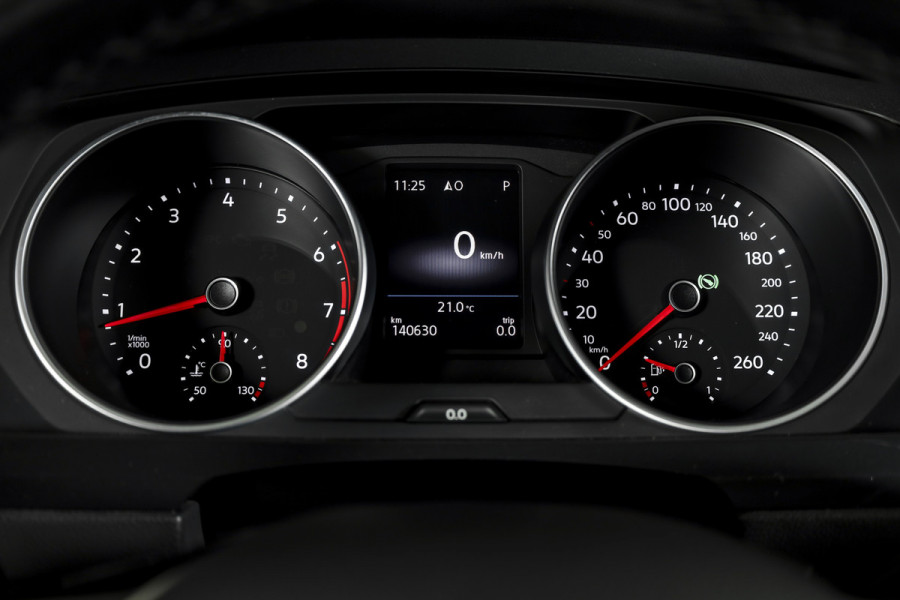 Volkswagen Tiguan 2.0 TSI 4Motion Highline Business R 180 PK | R-Line | Elek. Trekhaak | Adapt. Cruise | Stoel-+Bankverw. | PDC | Camera | NAV + App. Connect | ECC | Elek. Klep | LM 19" |
