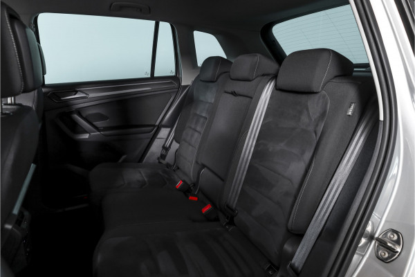 Volkswagen Tiguan 2.0 TSI 4Motion Highline Business R 180 PK | R-Line | Elek. Trekhaak | Adapt. Cruise | Stoel-+Bankverw. | PDC | Camera | NAV + App. Connect | ECC | Elek. Klep | LM 19" |