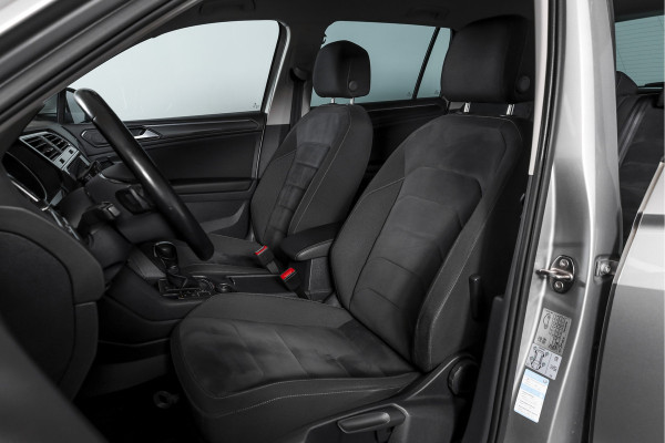 Volkswagen Tiguan 2.0 TSI 4Motion Highline Business R 180 PK | R-Line | Elek. Trekhaak | Adapt. Cruise | Stoel-+Bankverw. | PDC | Camera | NAV + App. Connect | ECC | Elek. Klep | LM 19" |