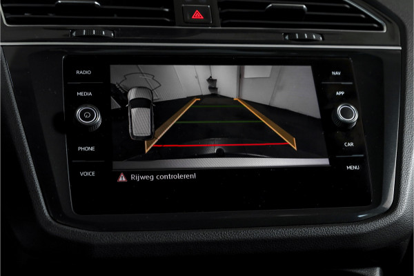 Volkswagen Tiguan 2.0 TSI 4Motion Highline Business R 180 PK | R-Line | Elek. Trekhaak | Adapt. Cruise | Stoel-+Bankverw. | PDC | Camera | NAV + App. Connect | ECC | Elek. Klep | LM 19" |